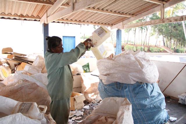 Vereador Mauro Chaves cobra solução para o Canil Municipal