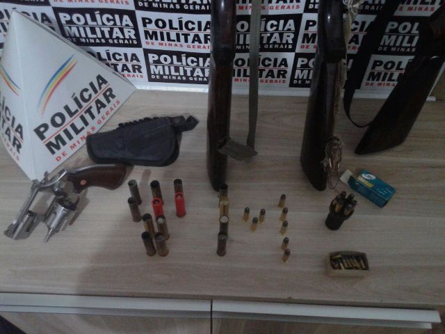 Armas de fogo são apreendidas em mata na região dos Oliveiras, em Araxá