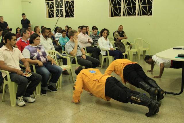 Alunos e professora de Engenharia Ambiental promovem palestras de conscientização