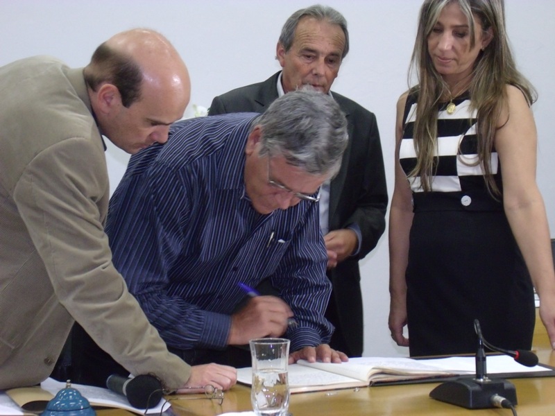 Vereadores suplentes são empossados na Câmara Municipal de Araxá