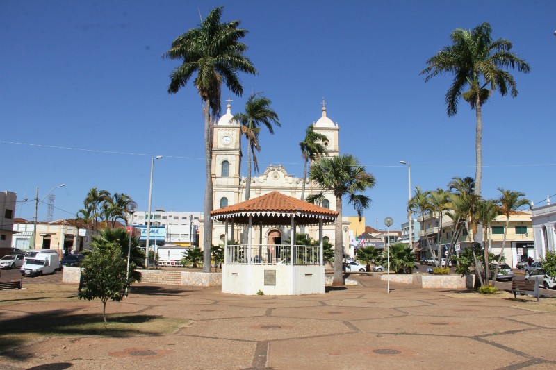 Homem, que morava em construção de posto de saúde, é abordado pela PM