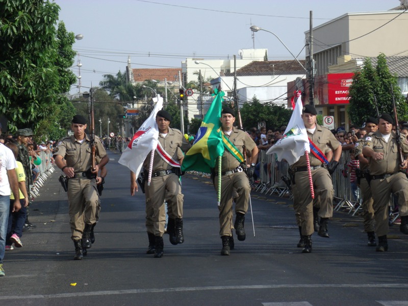 Desfile Cívico comemora os 150 anos de emancipação política de Araxá