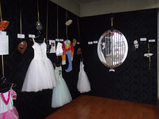 25º Encontro SESI tem exposição de cartazes, fotos e figurinos de edições anteriores