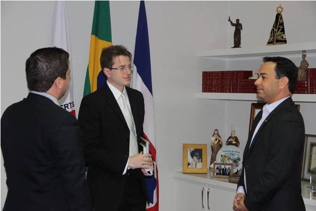 Passageiros fogem de local do acidente na BR-146