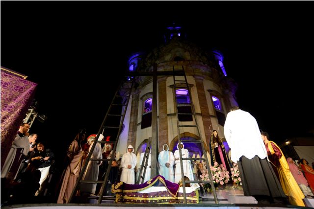 Bebê de aproximadamente 10 dias de vida é abandonado pela mãe em Araxá