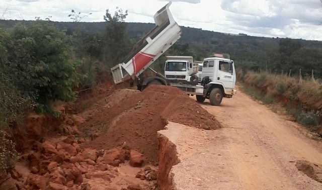 Idoso quase é atropelado, repreende motorista e acaba agredido na rua