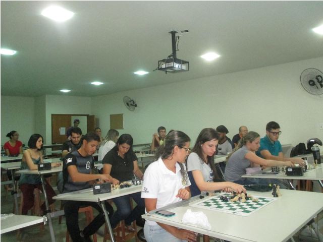 Uniaraxá e Cefet promovem aulas de Xadrez