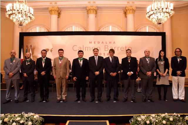 Medalha Calmon Barreto é entregue em Araxá pelo Governador de MG