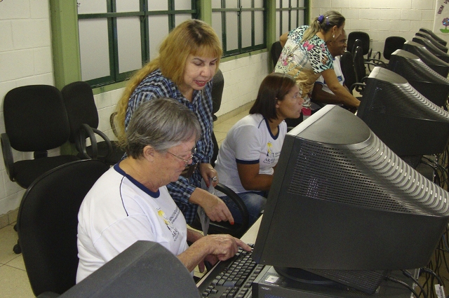 Animais das raças Gir Leiteiro e Girolando já estão no Parque de Exposições
