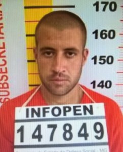 Acusado do homicídio, Leandro Alberto Rodrigues, de 33 anos, está foragido. Qualquer informação, basta ligar 190 ou 3662-5655