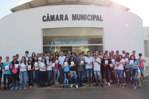 Câmara de Araxá recebe alunos da Escola Estadual Vasco Santos