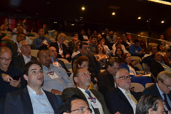 Cinco palestras movimentam manhã do Seminário de Câmaras Municipais em Araxá