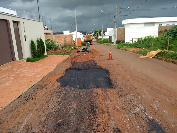 Operação tapa-buracos intensifica trabalhos em diversas regiões de Patos de Minas