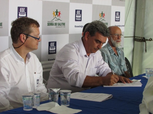 Motorista de 68 anos morre ao cair de ponte na zona rural de Sacramento