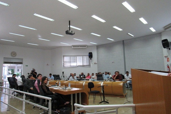 Carro furtado é localizado na cidade de Campos Altos