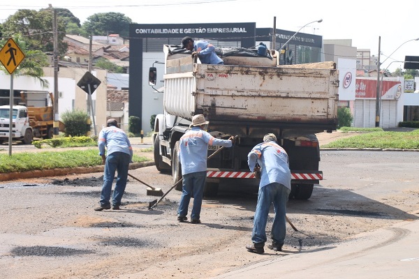 Novo ônibus faz transporte de alunos na área urbana de Tapira