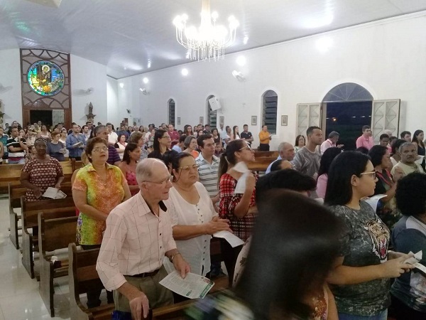 Novo ônibus faz transporte de alunos na área urbana de Tapira