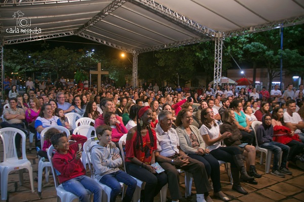 Público de quase duas mil pessoas em Salitre de Minas e Sacramento