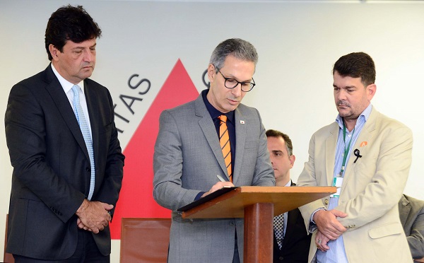 Motociclista morre em acidente em rotatória do trevo próximo ao Uniaraxá