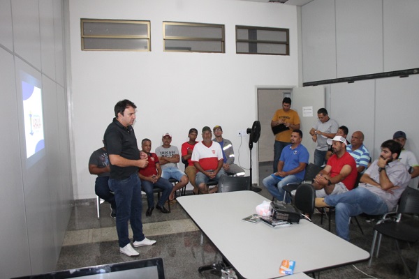 Governo alerta sobre uso de vacinas desatualizadas