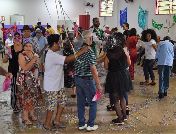 Acusado com drogas preso em Sacramento; menor foi apreendido