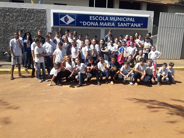 Jovens da Casa do Pequeno Jardineiro recebem certificados em Araxá