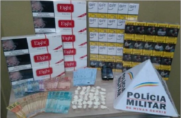 PM aprende maços de cigarro sem nota e prende acusados