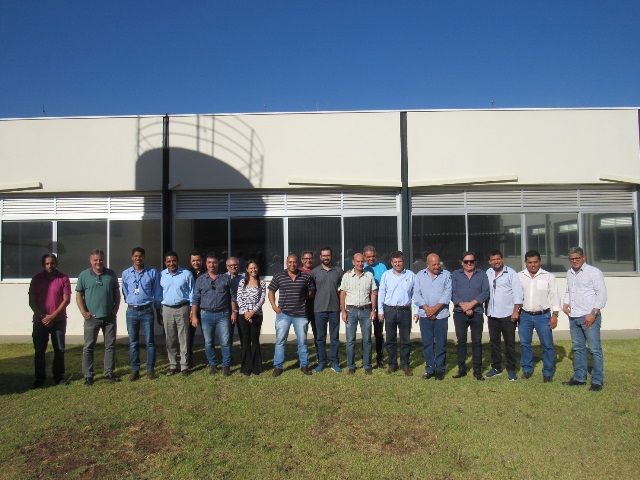 Mototaxista bate em carro e acaba atropelado por caminhão no Setor Oeste de Araxá