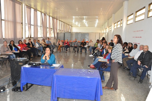 Mototaxista bate em carro e acaba atropelado por caminhão no Setor Oeste de Araxá