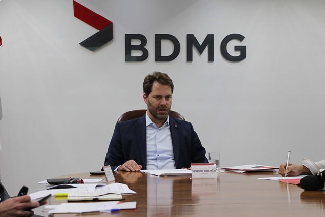 PM prende acusados de roubo, recupera dinheiro e apreende arma de fogo em Perdizes