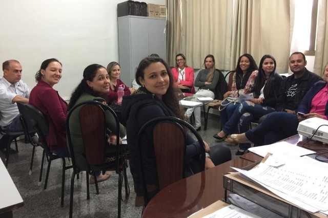 Mototaxista bate em carro e acaba atropelado por caminhão no Setor Oeste de Araxá