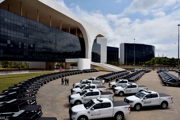 Governo reduz R$ 23,8 milhões da despesa anual com frota de veículos
