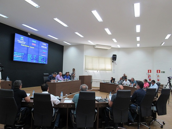 Railson defende 2 pênaltis e Dínamo é o primeiro campeão de 2020