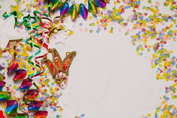 Serpentinas e confetes podem causar acidentes com a rede elétrica