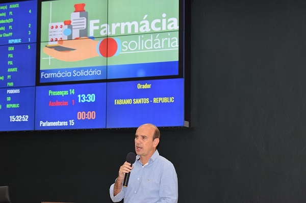 Serpentinas e confetes podem causar acidentes com a rede elétrica