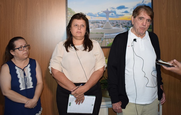 Comitê do Covid-19 em Araxá anuncia paralisação do comércio e indústria na cidade em Coletiva de Imprensa