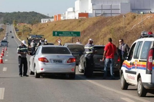 Acusados são presos com drogas e outros materiais no Setor Leste de Araxá