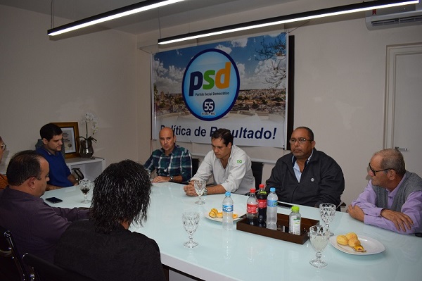 Rio Paranaíba, em Patos de Minas, começa a transbordar em alguns pontos, mas sem risco a residências