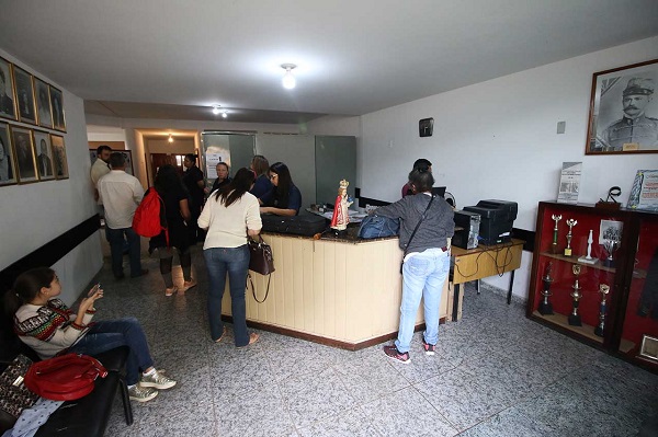 Rio Paranaíba, em Patos de Minas, começa a transbordar em alguns pontos, mas sem risco a residências