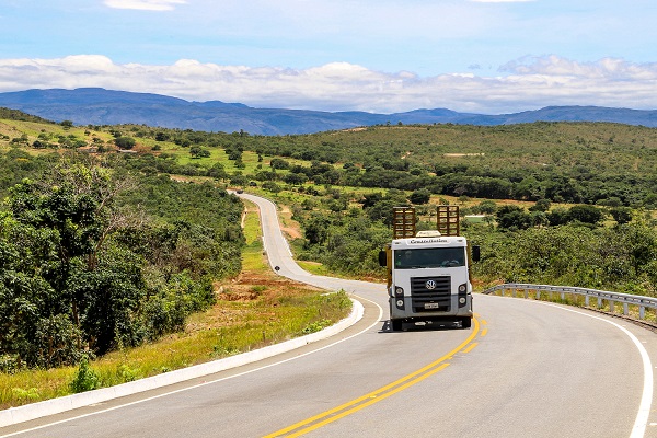 DER-MG restringe tráfego de veículos pesados de grande porte no feriado
