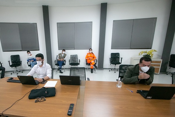 Governo de Minas distribui vacinas contra a covid-19 para as Unidades Regionais