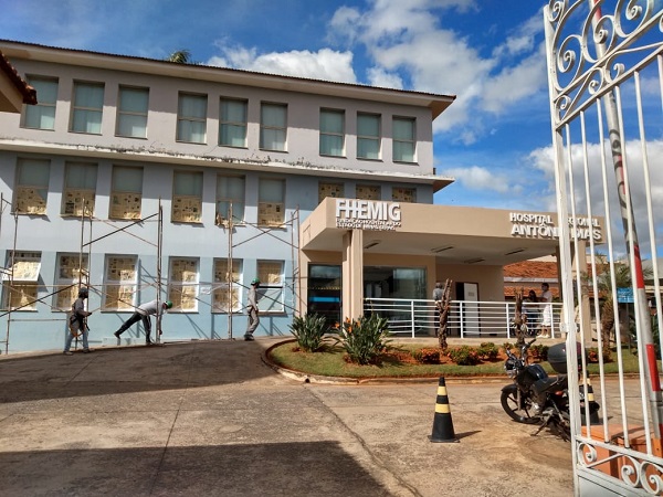 Fiscalização contra a Covid-19 multa festa que reuniu 90 pessoas