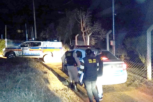 Fiscalização contra a Covid-19 multa festa que reuniu 90 pessoas