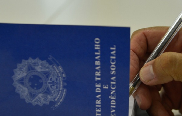 Minas mantém saldo positivo na geração de empregos formais em todos os setores