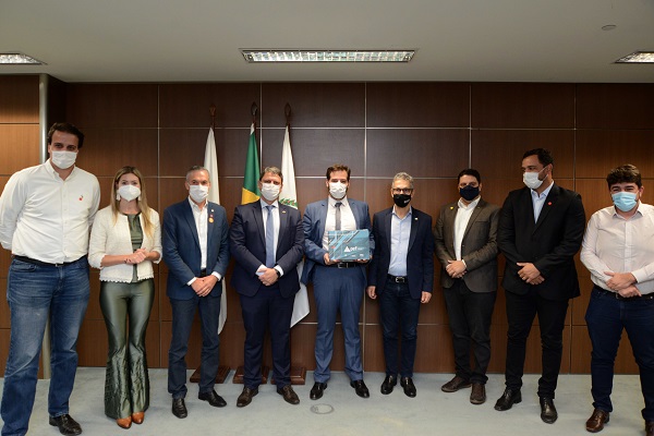 Governo de Minas entrega Plano Estratégico Ferroviário