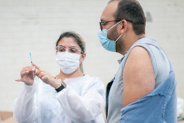 Araxá retoma vacinação por idade na segunda para pessoas a partir de 38 anos
