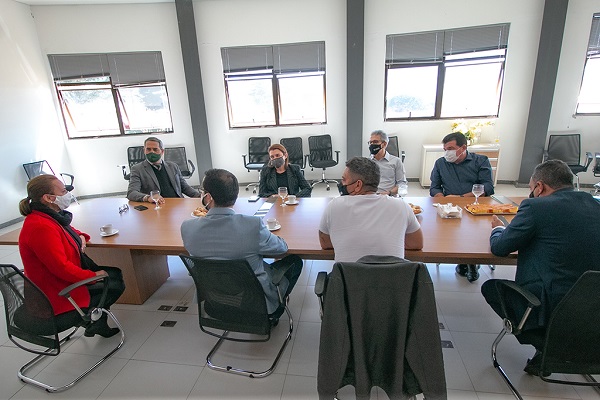 Fiscalização contra a Covid-19 multa festa que reuniu 90 pessoas