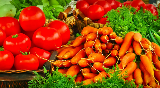 Conab verifica alta superior a 50% de cenoura e tomate no atacado