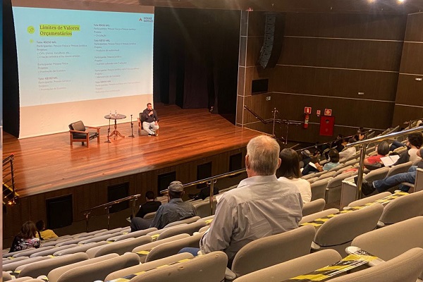 Aplicação da dose de reforço contra covid-19 começa ainda em setembro em Minas Gerais