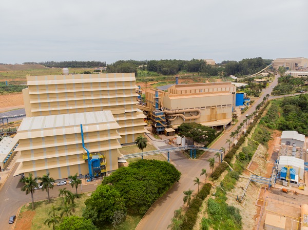 Patos de Minas convoca menores com 16 e 17 anos para vacinar esta semana